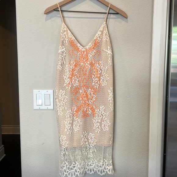 ASTR the Label Nude and Orange Lace Overlay V Neckline Slip Dress - Picture 2 of 9